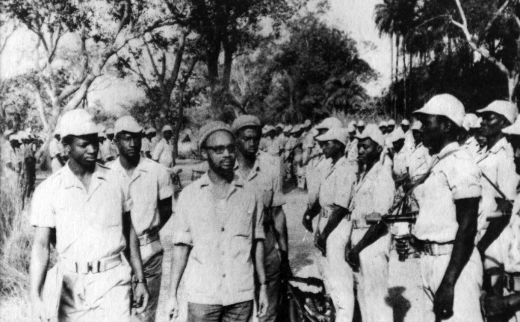Amílcar Cabral com os camaradas, a caminho de Cassacá.