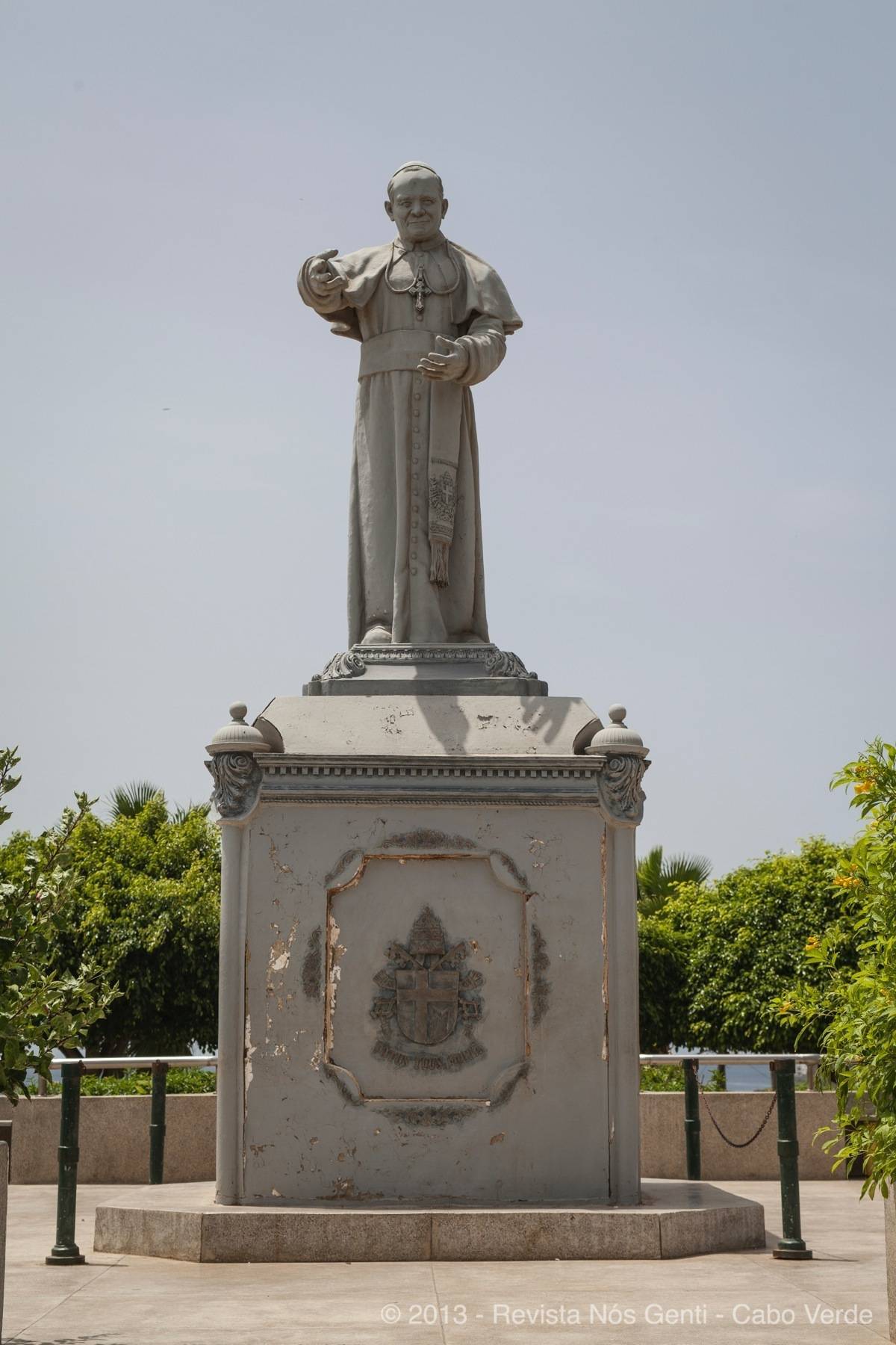 Estatua do Papa - Cidade da Praia / Domingos Luísa
